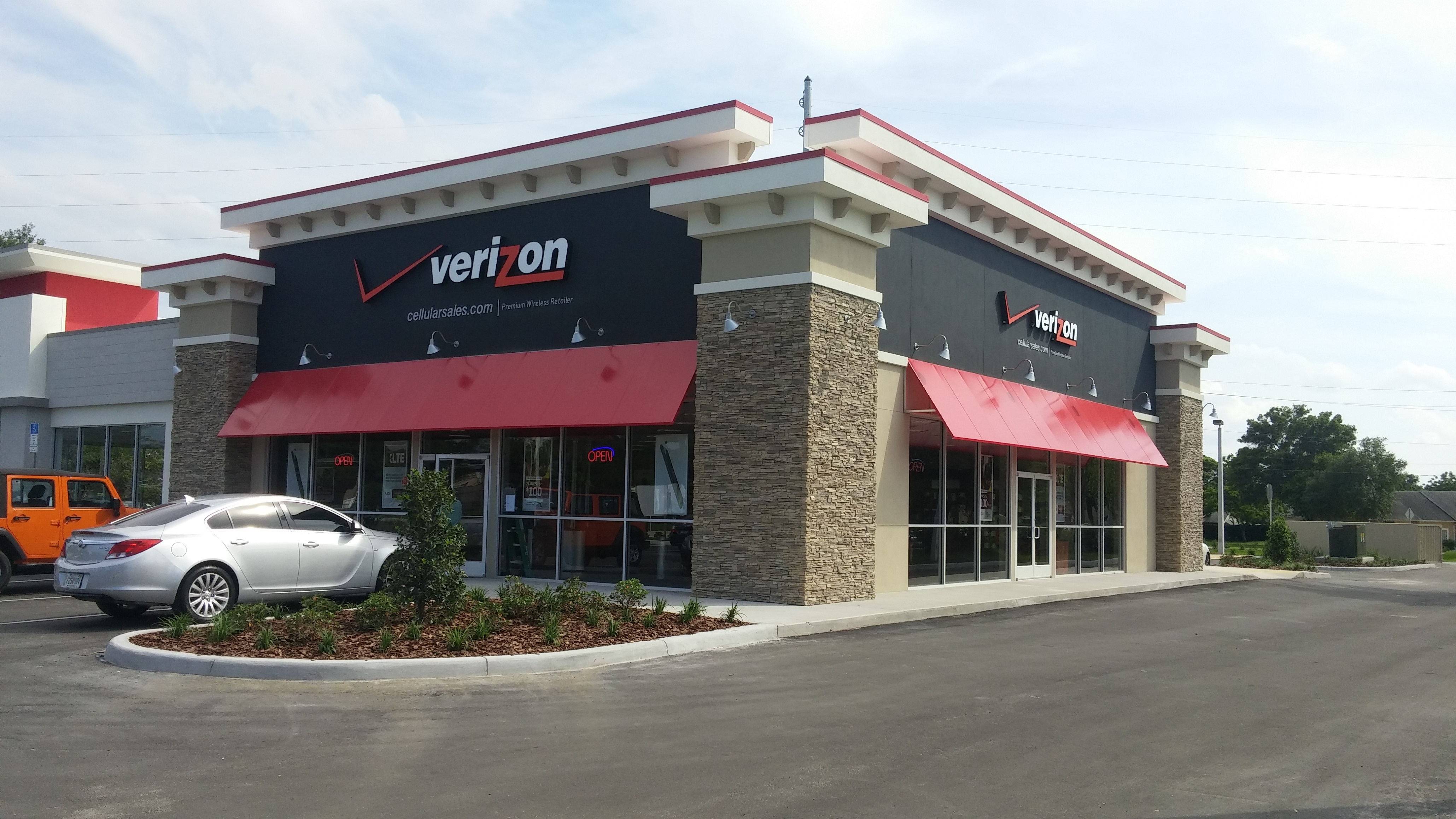 Cellular Sales Opens Store in St. Cloud