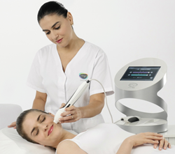 Pollogen DIVINE a total facial solution, especially for those hard to treat areas: neck, eyes and upper lip