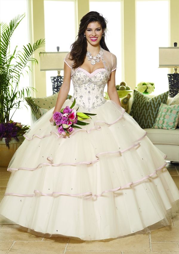 7 Tips to Save Money on Quinceanera Flowers at California Flower Mall