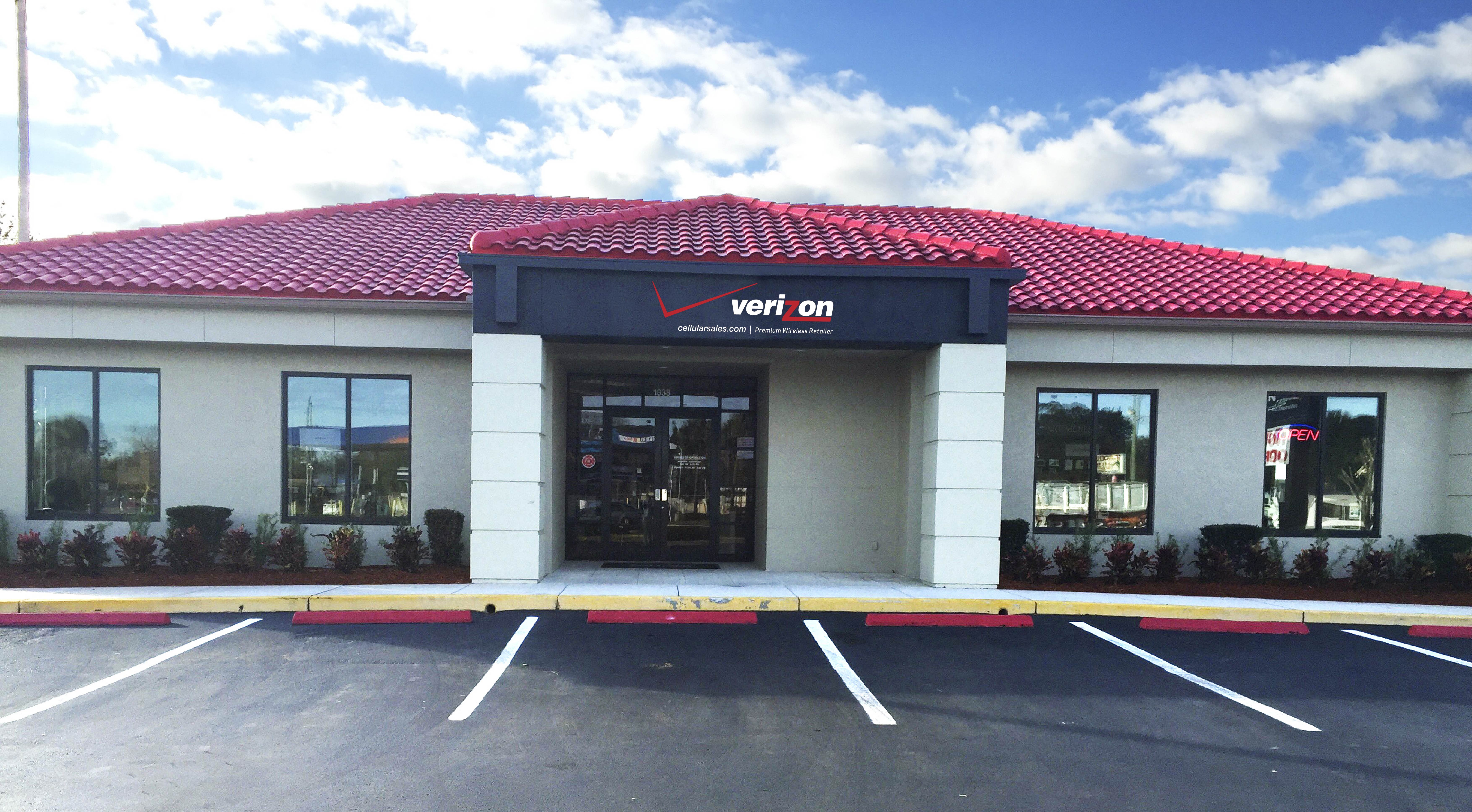 Cellular Sales Opens New Store in Lake Wales