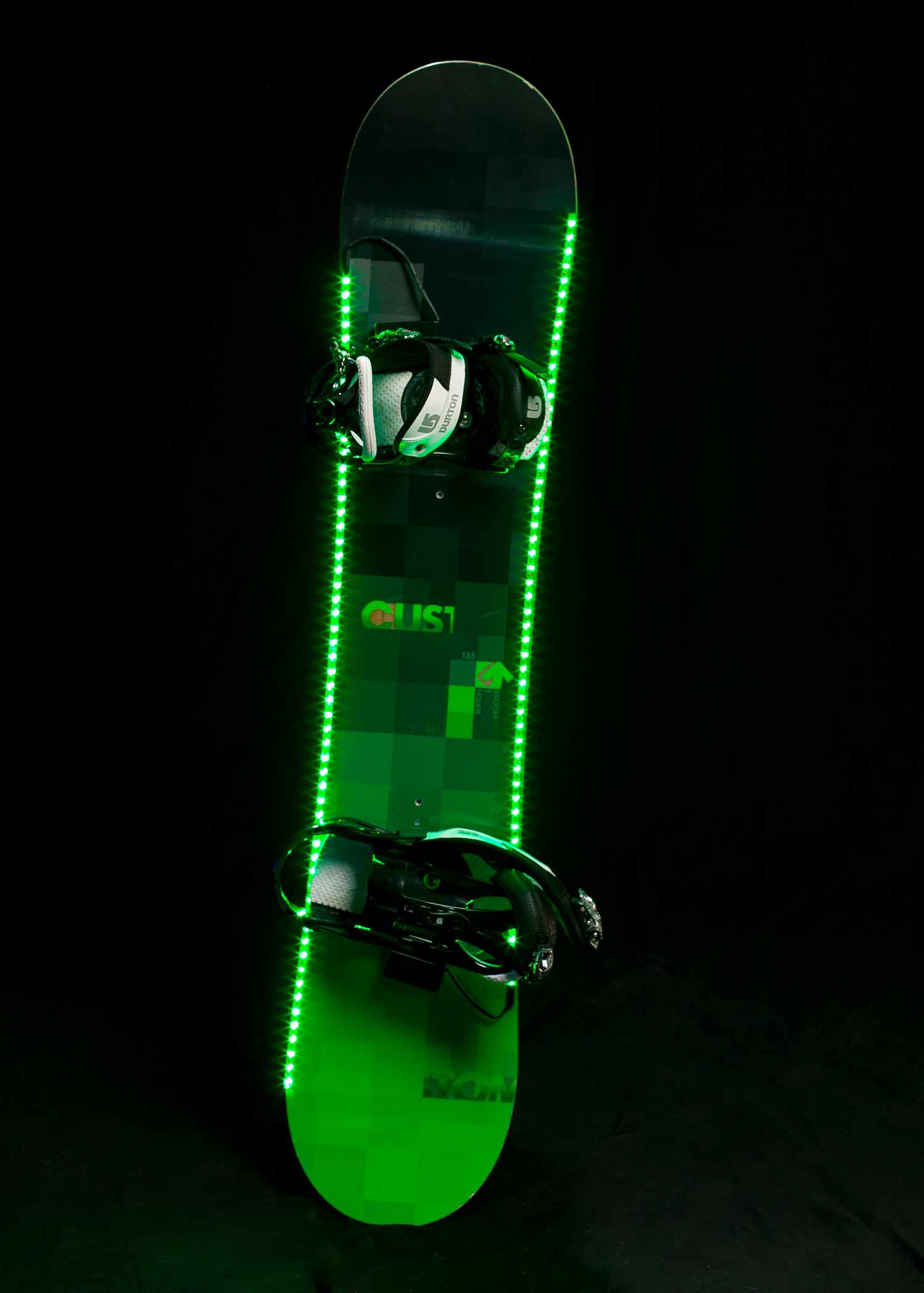Aannames, aannames. Raad eens paniek Opgetild New Snowboard Accessory from 45th Parallel Lighting Lets Snowboarders Shred  in Nine Different Colored Lights with ActionGlow2 LED Lighting Kits