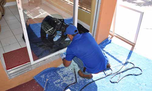 Miamis Sliding Glass Door Repair Service Experts Express Glass And Board Up Issue An Emergency 3413