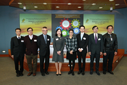 Dr Christine Loh Kung-wai, Under Secretary of Environment Bureau, announces the results of the 4th HKSMESBI together with other honourable guests