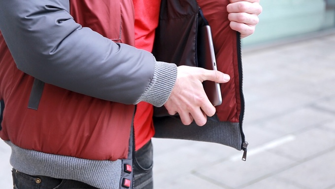 Falyon Wearable Tech - samoschnąca kurtka SDJ-02 z bajerami, inspirowana filmem "Powrót do przyszłości." Falyon Wearable Tech - slef-drying jacket SDJ-02, “Back to the Future”-inspired.