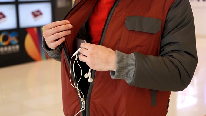 Falyon Wearable Tech - samoschnąca kurtka SDJ-02 z bajerami, inspirowana filmem "Powrót do przyszłości." Falyon Wearable Tech - slef-drying jacket SDJ-02, “Back to the Future”-inspired.