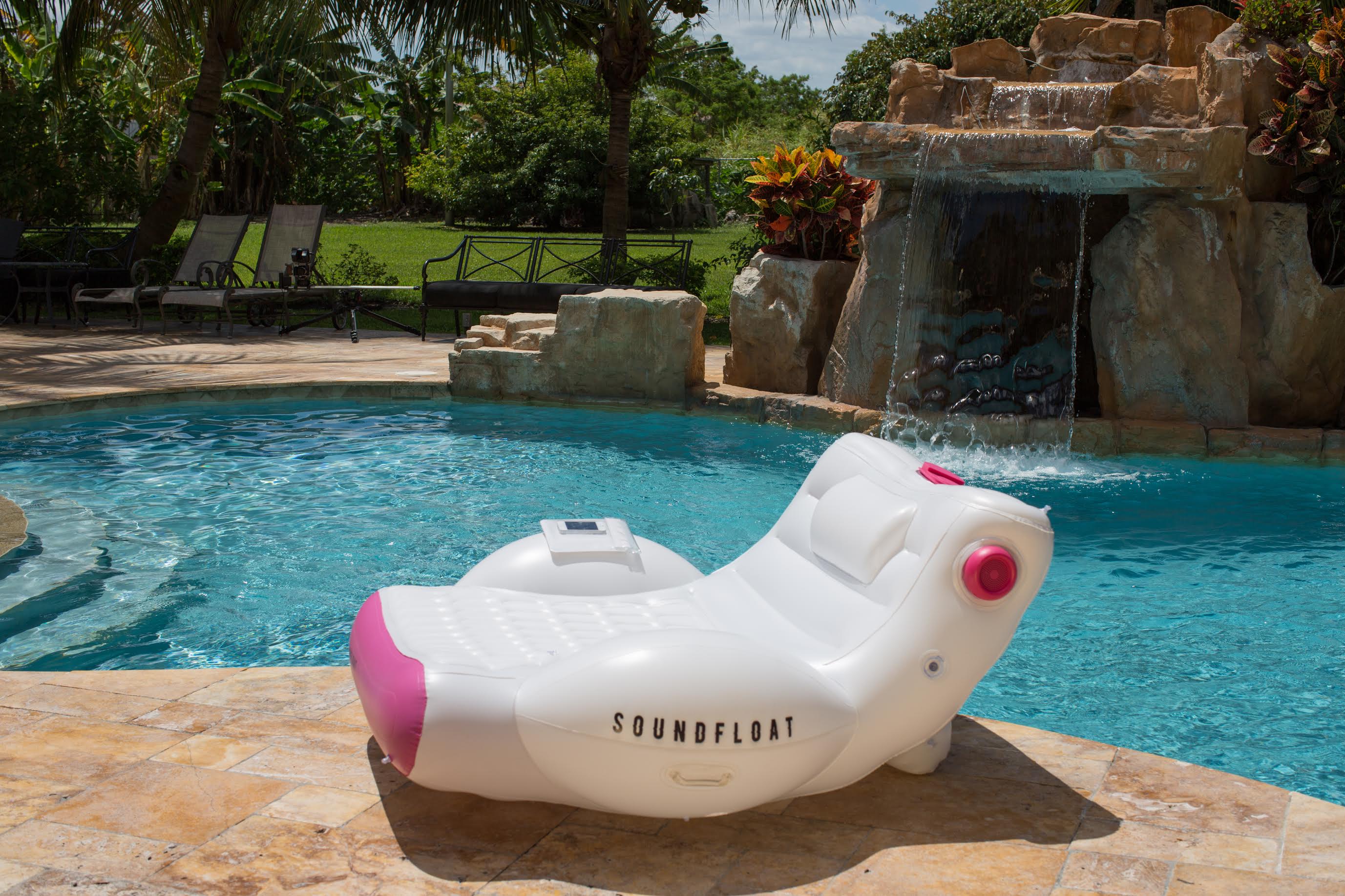 soundfloat luxury pool lounger