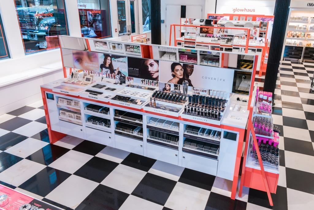 Bloomingdale&#39;s Launches Glowhaus