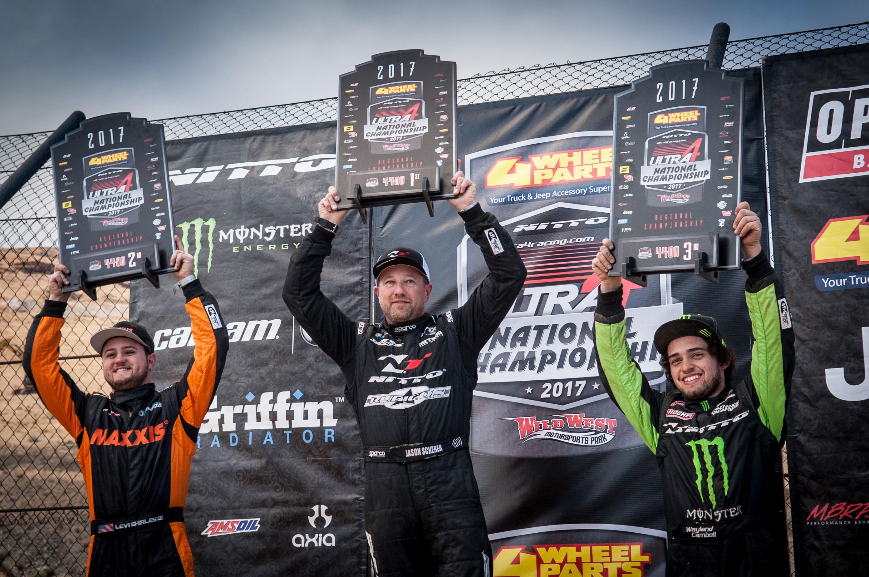 Wayland Campbell Wins Ultra4 National Championship on Nitto Grappler Tires