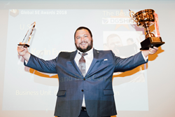 Kevin Rosen holds up his World Champion trophy at the Roland DG Global SE Awards