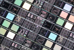 Reflex Photonics wants to establish wider range of expertise and research capabilities in collaboration with Prof. Michaël Ménard at UQAM to explore and develop SiP solutions for embedded transceivers.