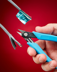 This ergonomic Mini-Scissors cuts cleanly and has no cumbersome finger loops.