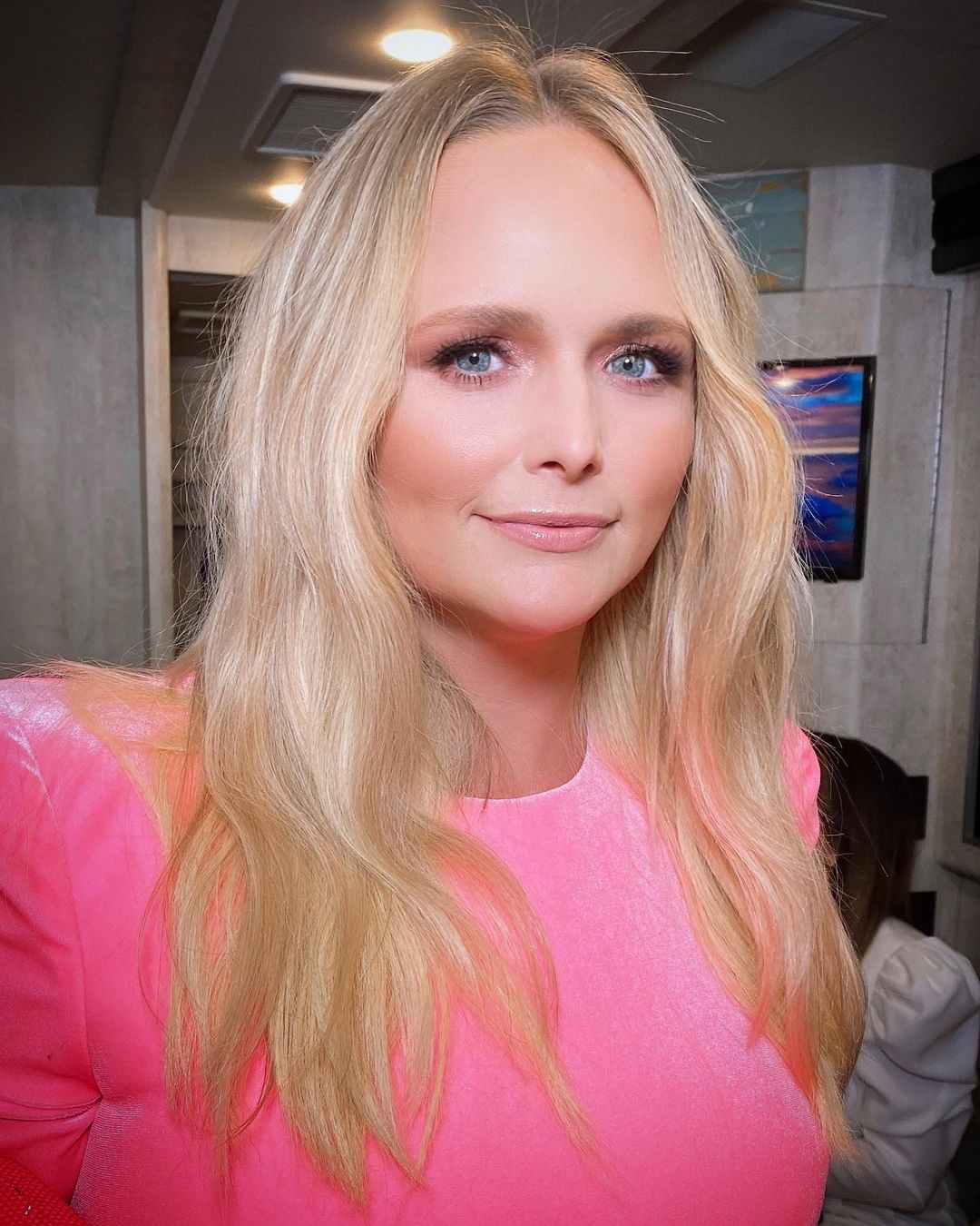 Get Miranda Lambert's CMA Bombshell Blowout Styled by Johnny Lavoy and Save  Me From Hair Care