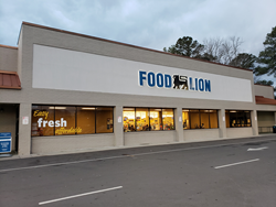 Exterior entrance of Food Lion at Henderson Pointe Shopping Center