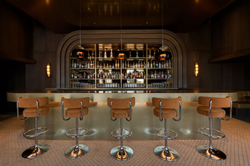 Retro Bar in warm golden hues, wood and brass - Interior design by Casa Metta