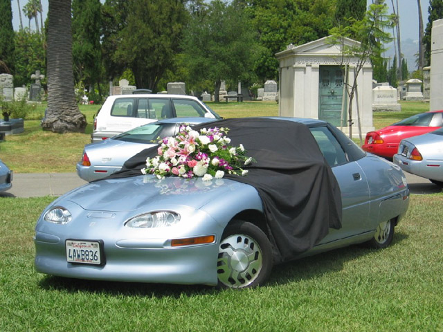 Who Killed The Electric Car Is No Mystery To Ev World One Of The Last Gm Ev1s Is Featured In Opening Scene Who Killed Electric Car Only California Would They Hold A Funeral For