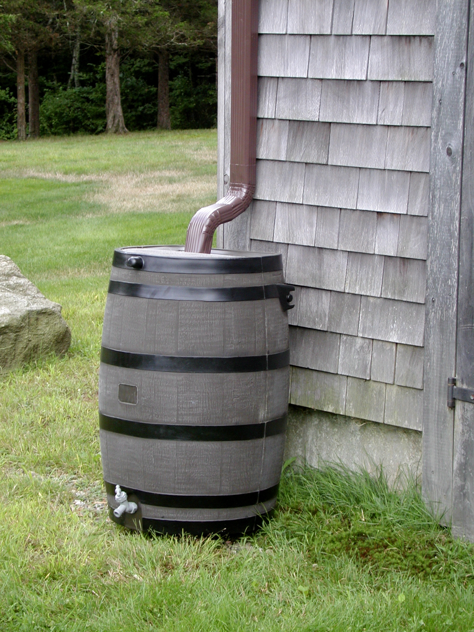 rain barrel water gutters runoff rainwater downspouts cisterns barrels diy fashioned wood gutter garden downspout protection woodgrain catch grid tank
