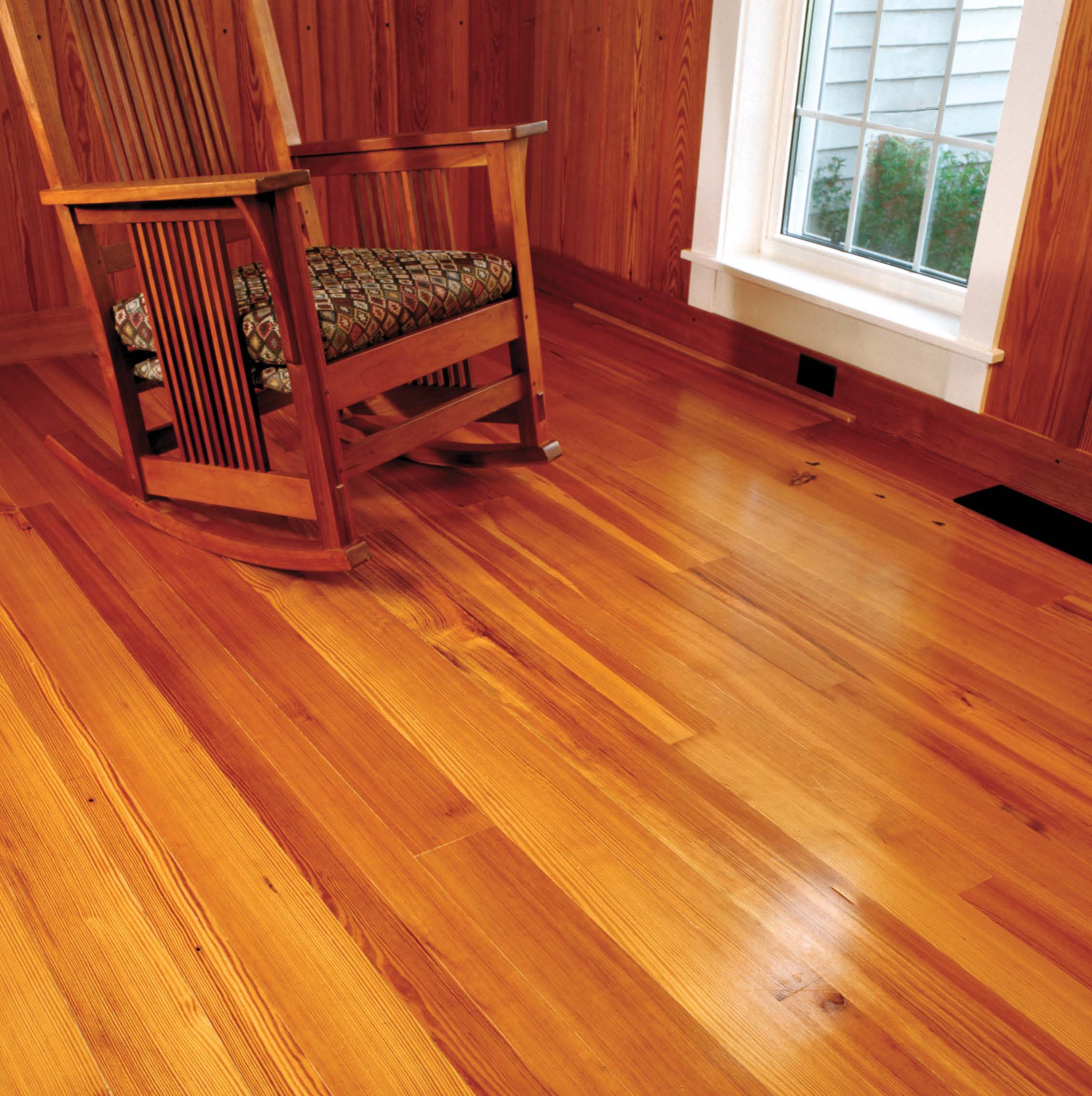 Пряный пол. Деревянный лакированный пол. Покрасить пол деревянный. Крашеный деревянный пол. Красивый пол из досок.