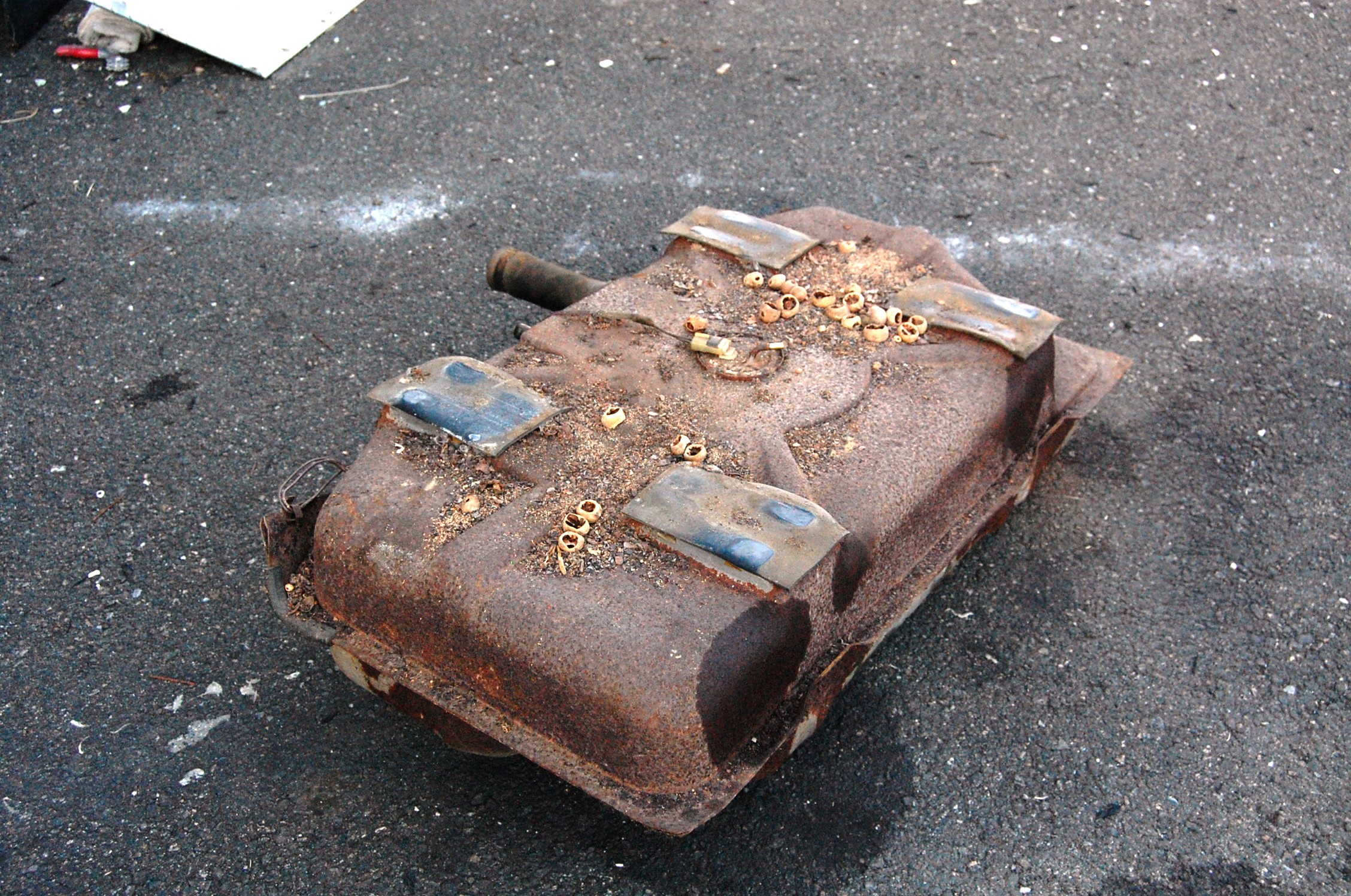 3 effective ways on how to clean a fuel tank of rust