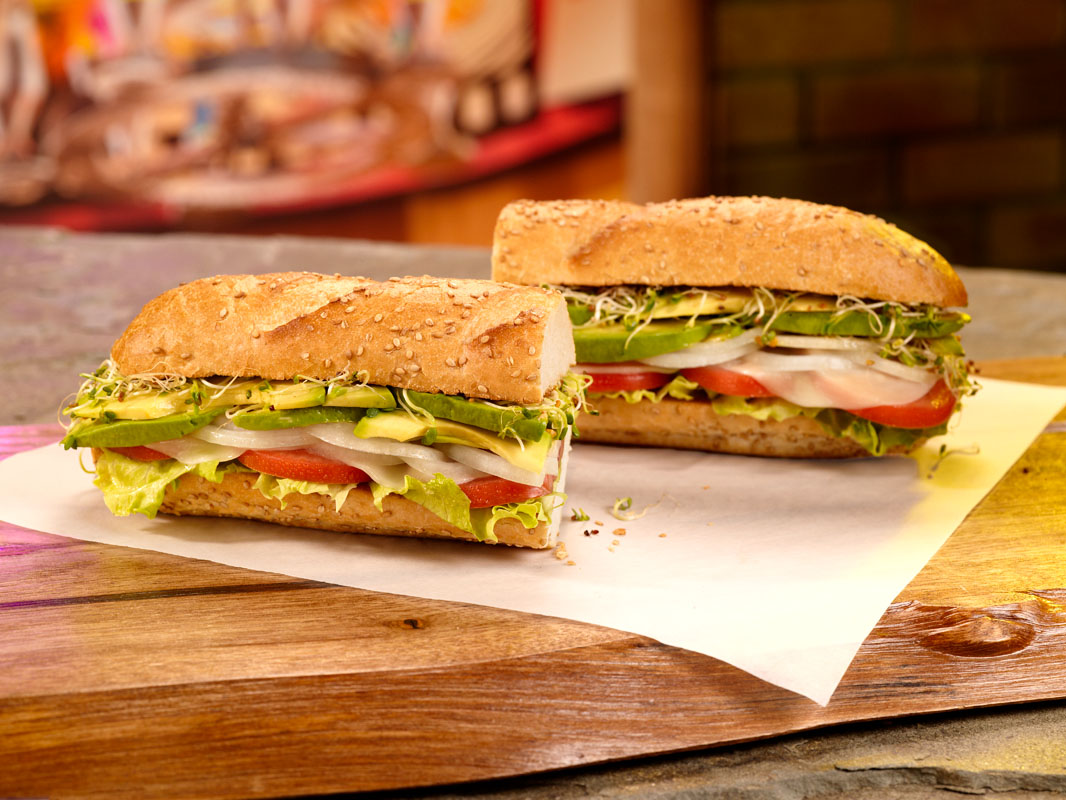 Сэндвичи саранск. Сэндвич. Закусочные сэндвичи. Длинный сэндвич. Бутерброды в кафе.