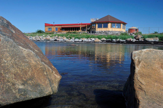 Seal River Lodge, Manitoba, Canada. Fly-in eco-lodge in the heart  of polar bear country.