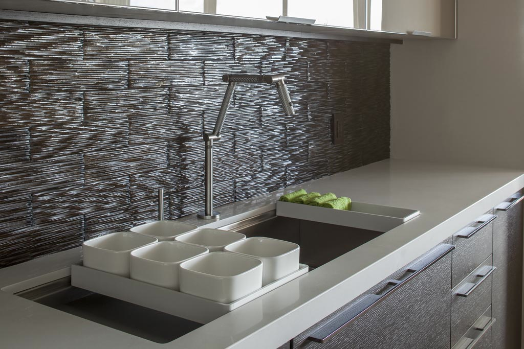 Mineral Tiles Now Distributing its New Waters Clear Glass Tile Collection