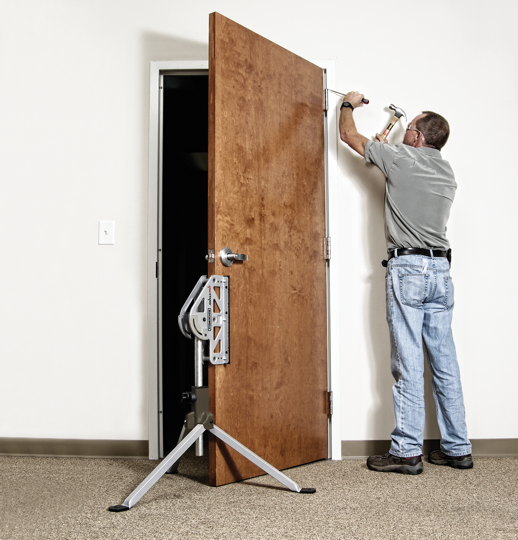 Rockwell JawStand XP supports door installation