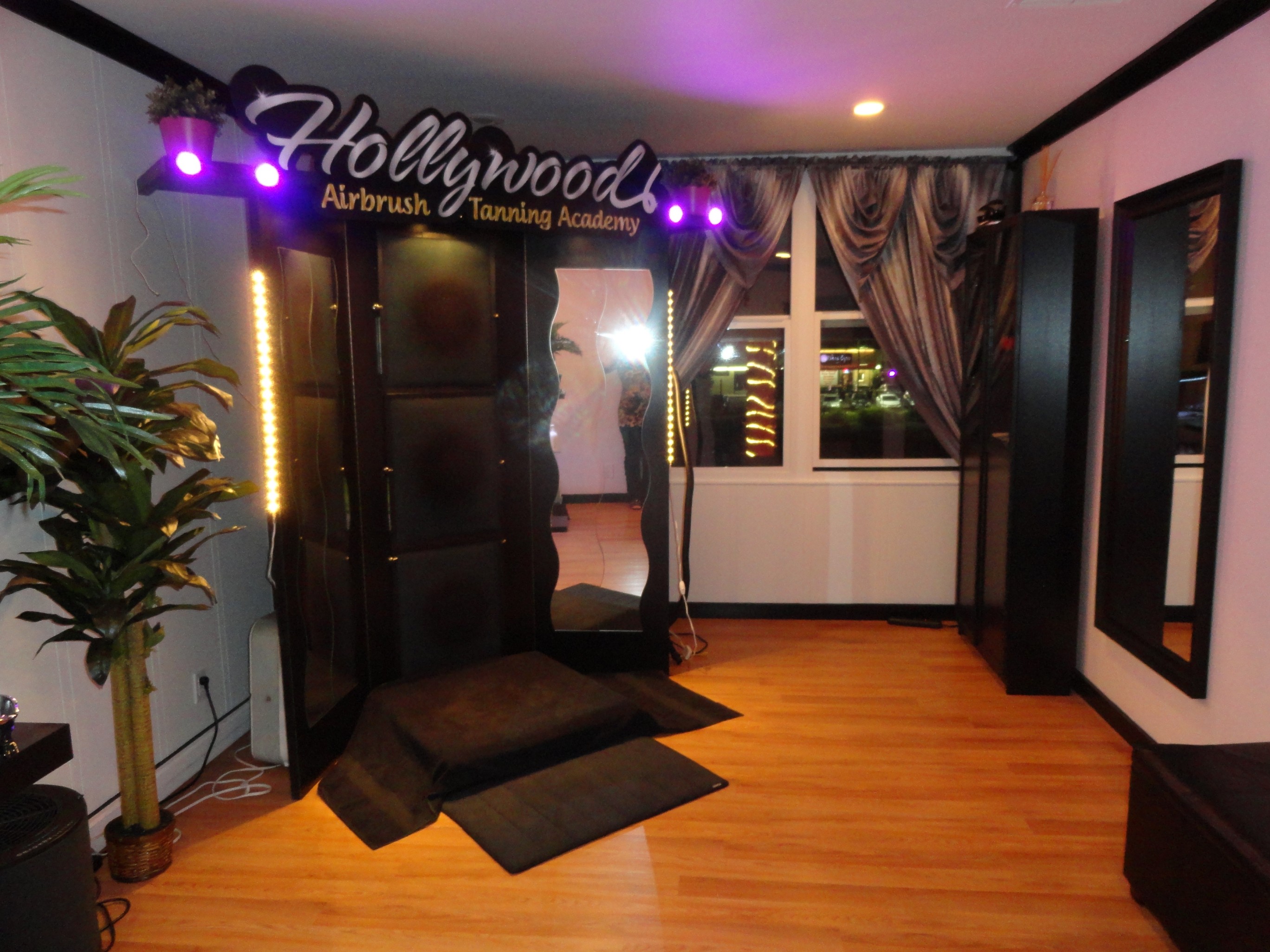 Hollywood Airbrush Tanning Academy Spray Tanning Studio