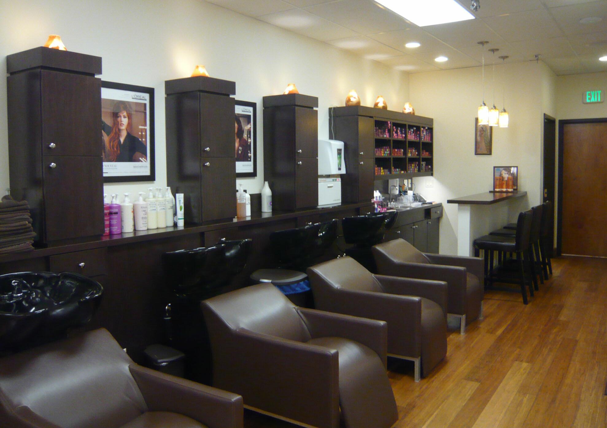 Salon Craft wash house, where hair salon clients receive luxurious shampoo, scalp massage, and hot towel service.