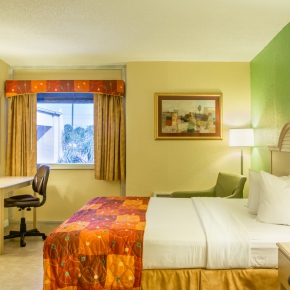Rodeway Inn & Suites Port Everglades Hotel
