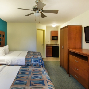 Rodeway Inn & Suites Cruise Port Hotel