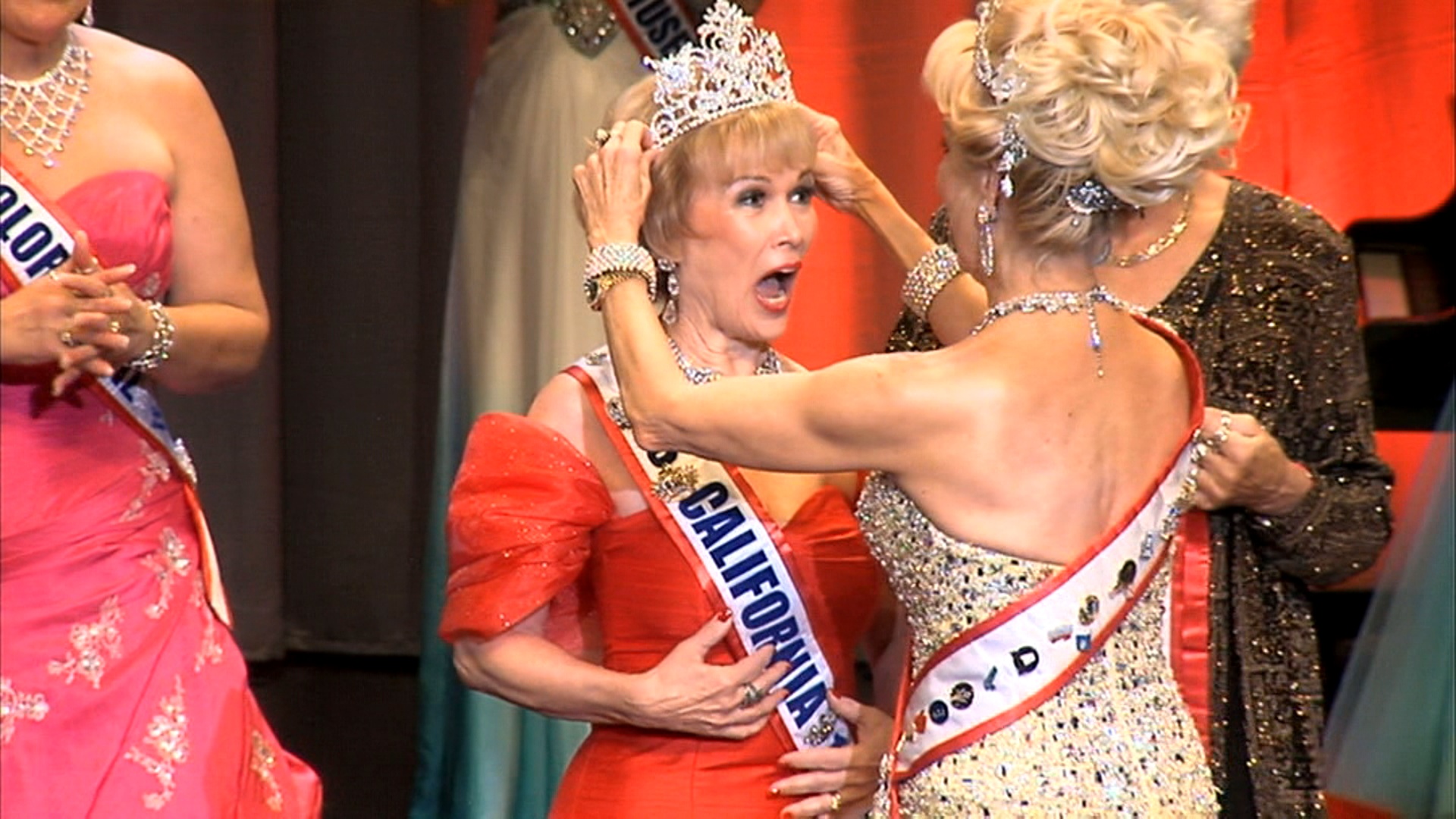 Elisabeth Howard was crowned Ms Senior America 2012 by Debbie Carroll-Boyce Ms Senior America 2011