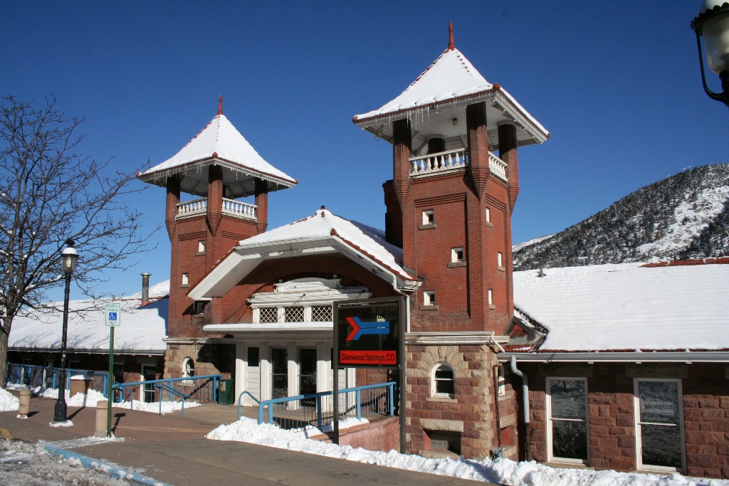 union station denver train to glenwood springs