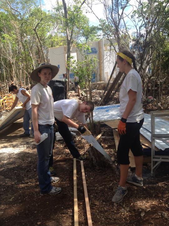 Everest Academy faculty, staff and alumnae work to improve living conditions in Nuevo Durango,Quintana Roo, Mexico