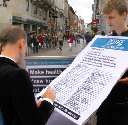 A volunteer from the Say No To Drugs, Say Yes to Life Association, supported by the Church of Scientology, encouraged people to pledge to live drug-free.