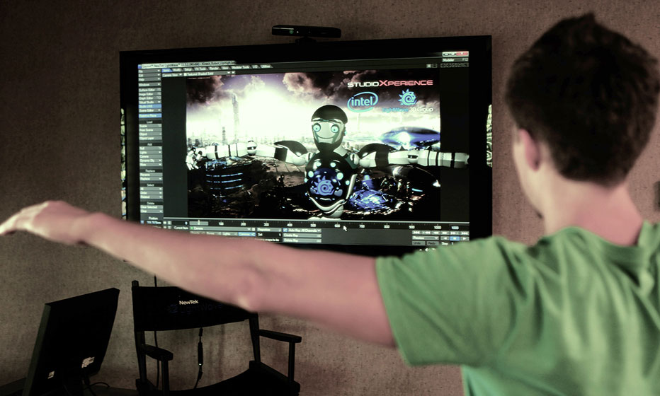 Capturing motion for LightWave 11.6 with NevronMotion and Microsoft Kinect.