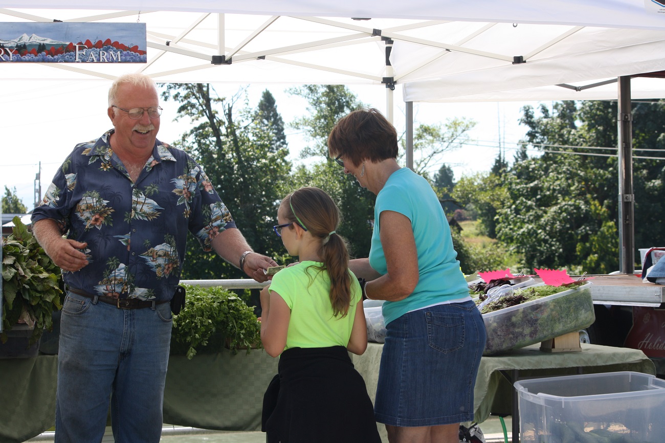 Shoppers at Cascade Blueberry Farm