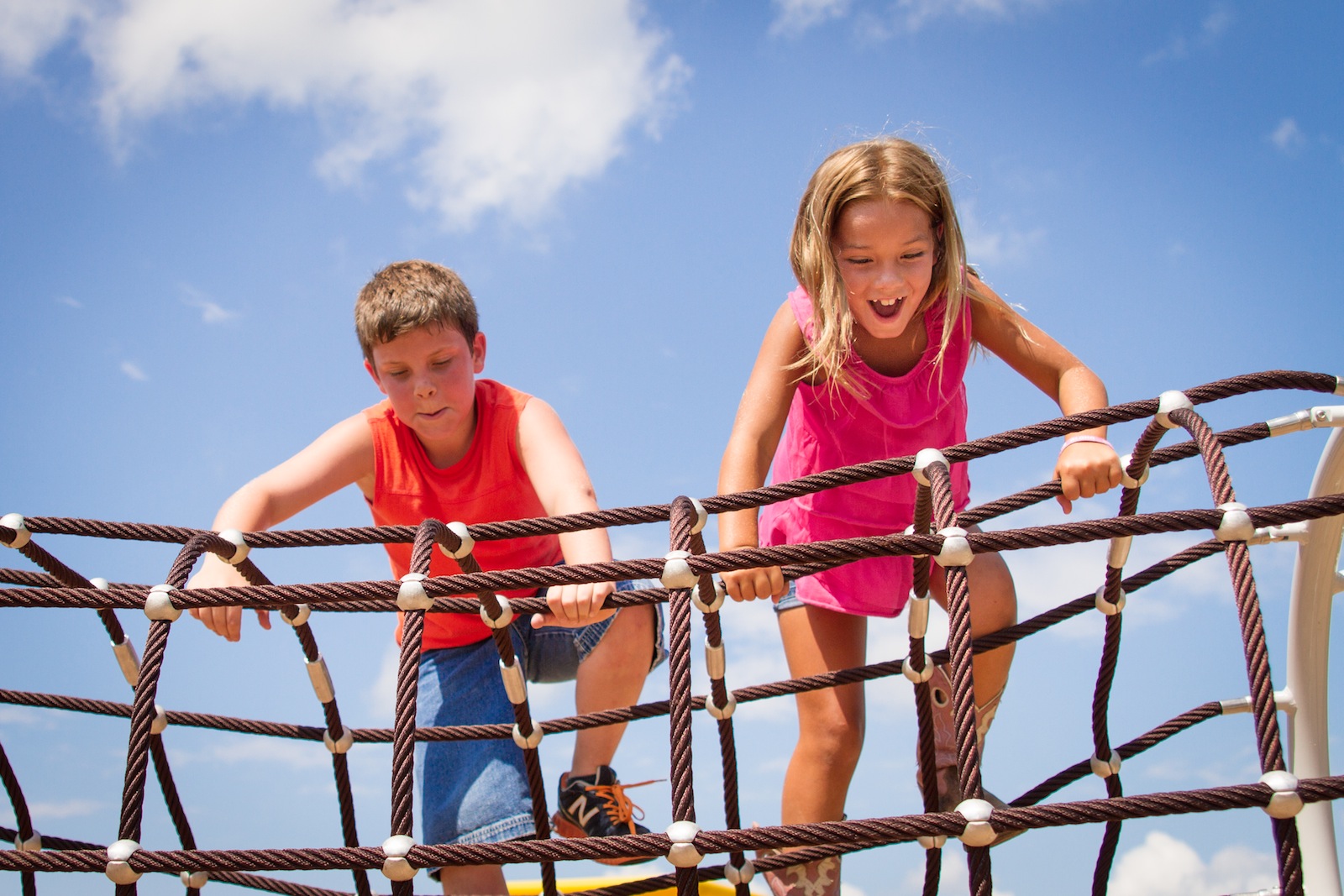 Net tunnels, walls and bridges create a climbing experience that builds strength and encourages teamwork.