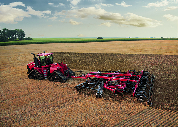 Case IH patented a double-edge reel to size any remaining large clods and level the soil to eliminate lost yield potential. In the new Ecolo-Tiger 875, the double-edge reel becomes hydraulic, allowing