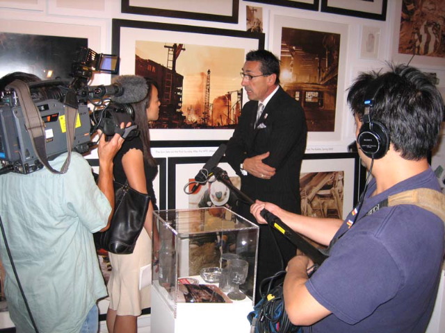 FDNY Chief of Department Daniel Nigro (ret.) at Gary Suson's Ground Zero Museum Workshop : Japanese Media