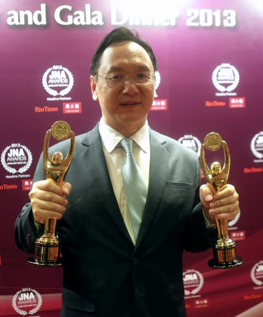 China Stone continues to achieve excellence at high-precision cut calibrated gemstone manufacturing, as its director, Li Chongjie, receives Manufacturer of the Year and Industry Innovation awards at t