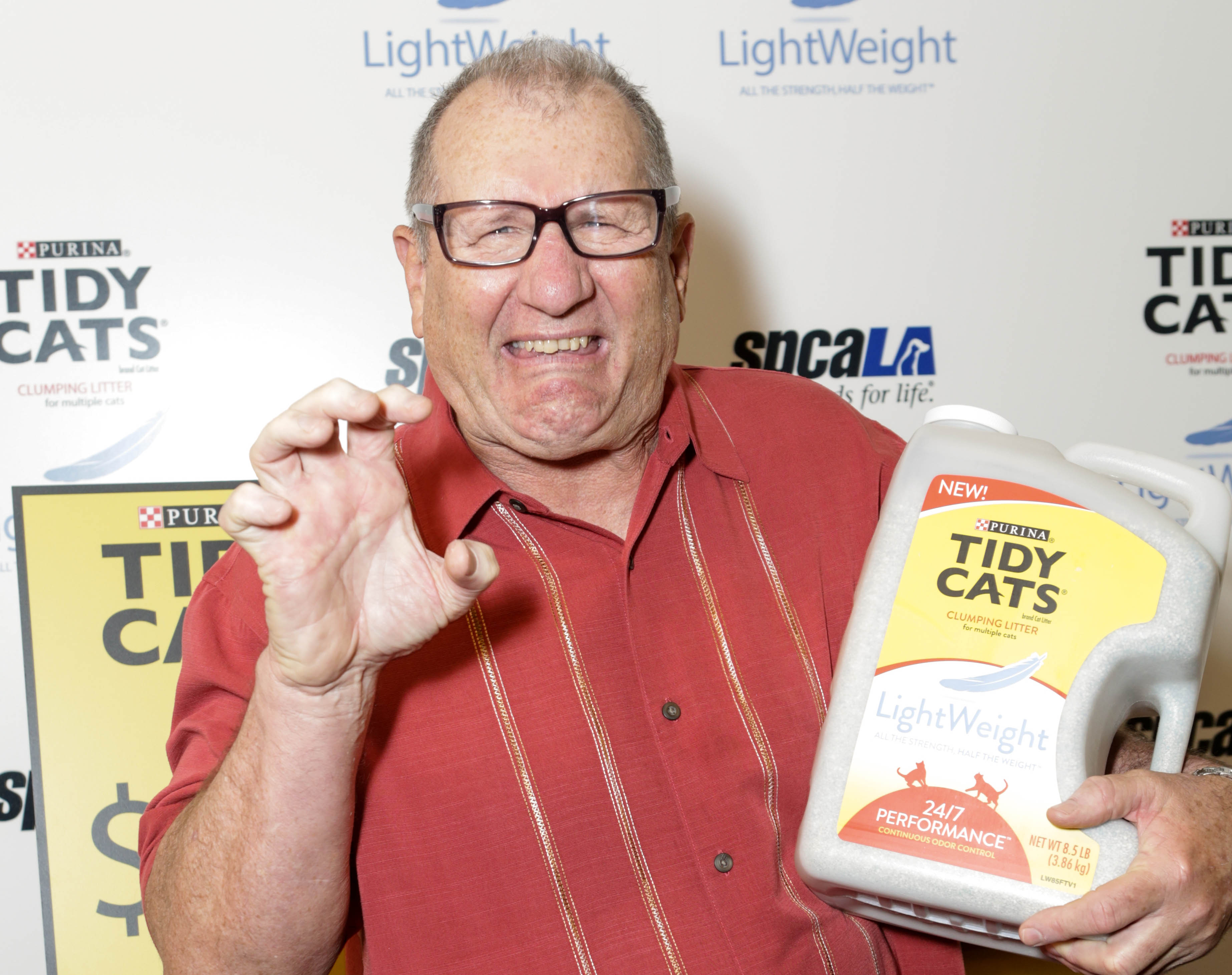Primetime Emmy® Nominee - Ed O'Neill with NEW Tidy Cats® LightWeight 24/7 Performance®