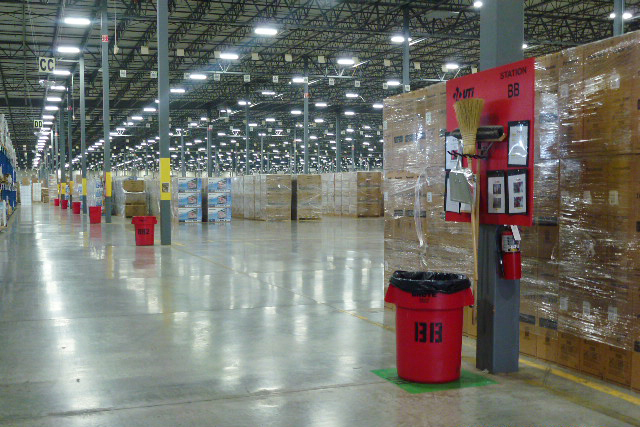 UTi's Chicago multi-client contract logistics warehouse offers companies distribution capabilities without capital investment.