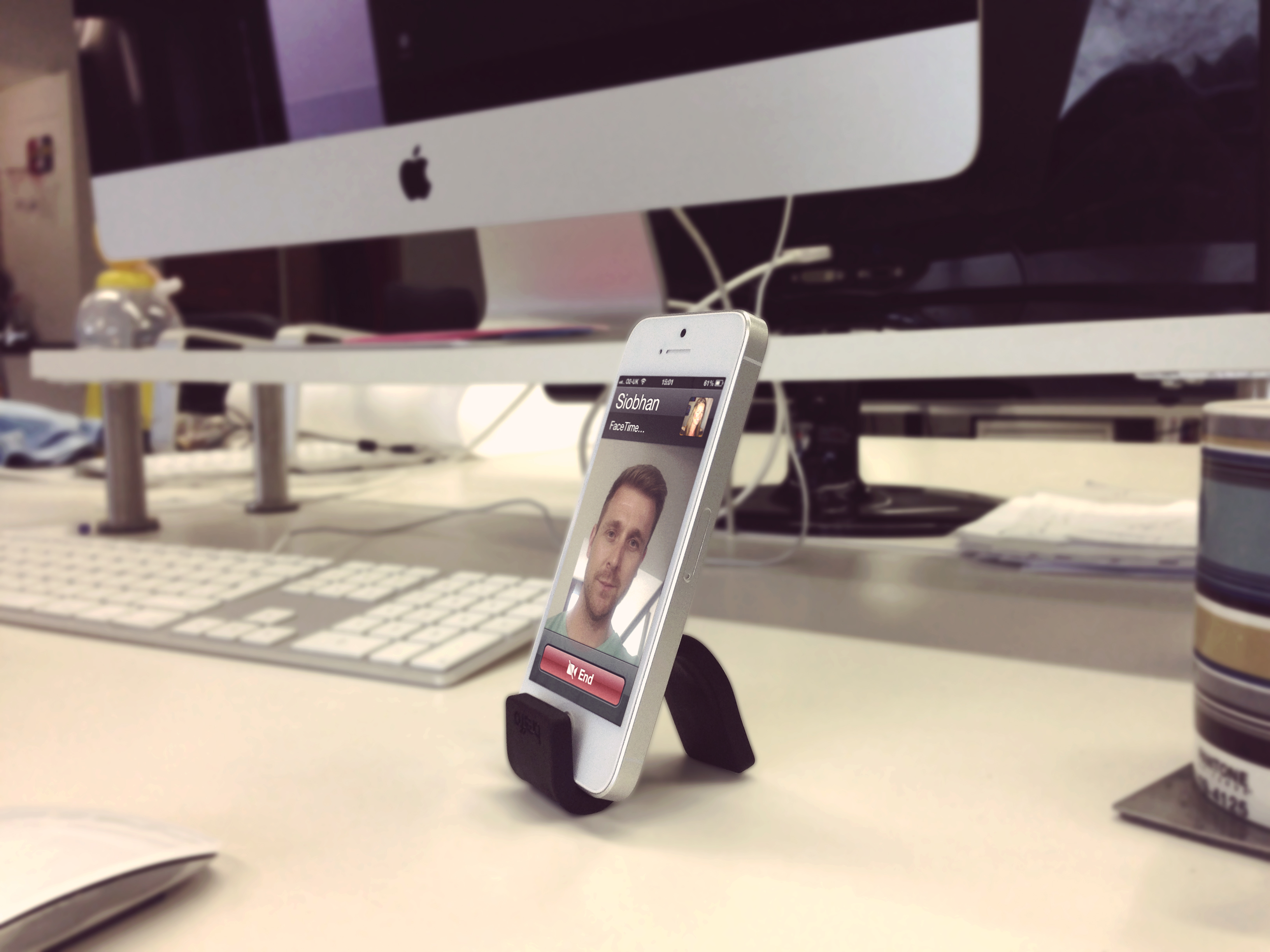 Skype & Facetime stand
