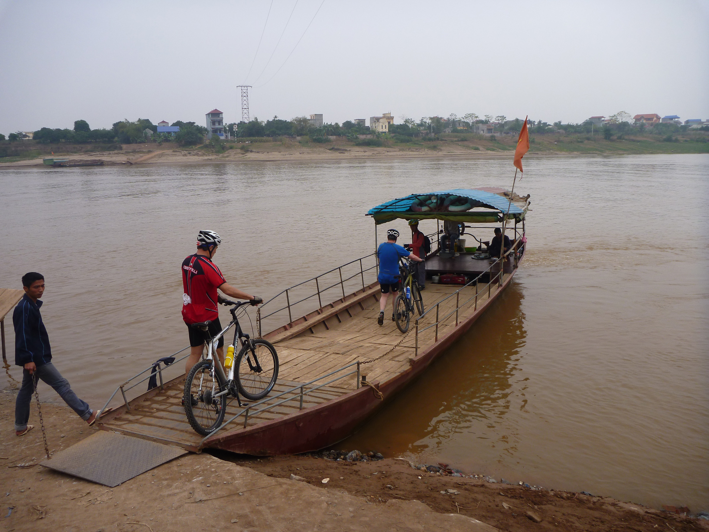 Enjoy scenic cycling from Hanoi to Ho Chi Minh (Saigon)