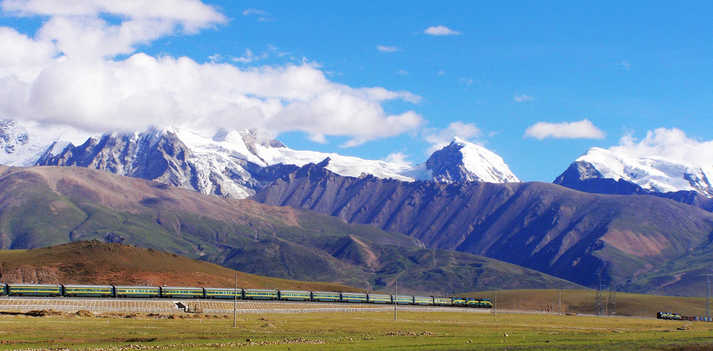 Scenery along Qinghai-Tibet Railway