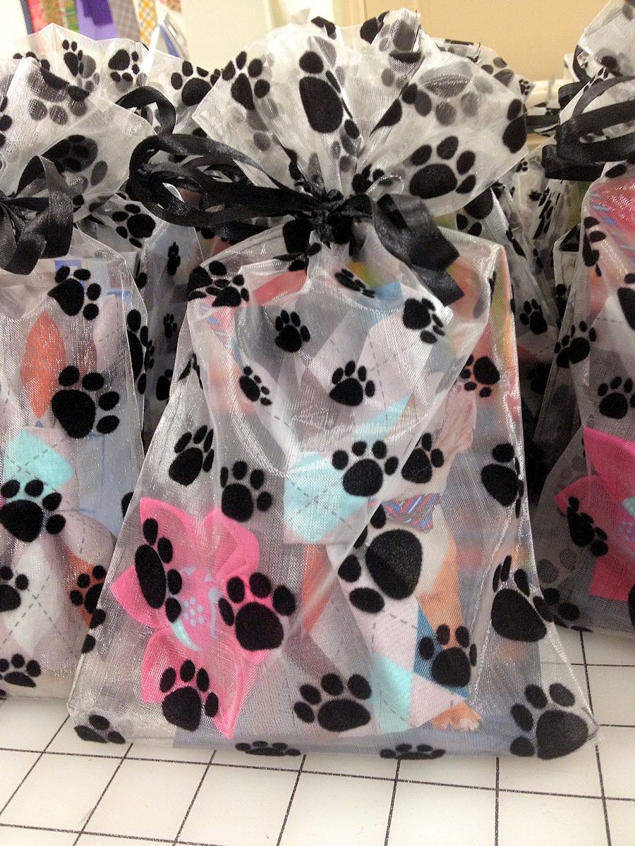 Hollywood Bound! Bow Wow Couture Celeb Swag in Organza Bags with Velvet Paw Prints