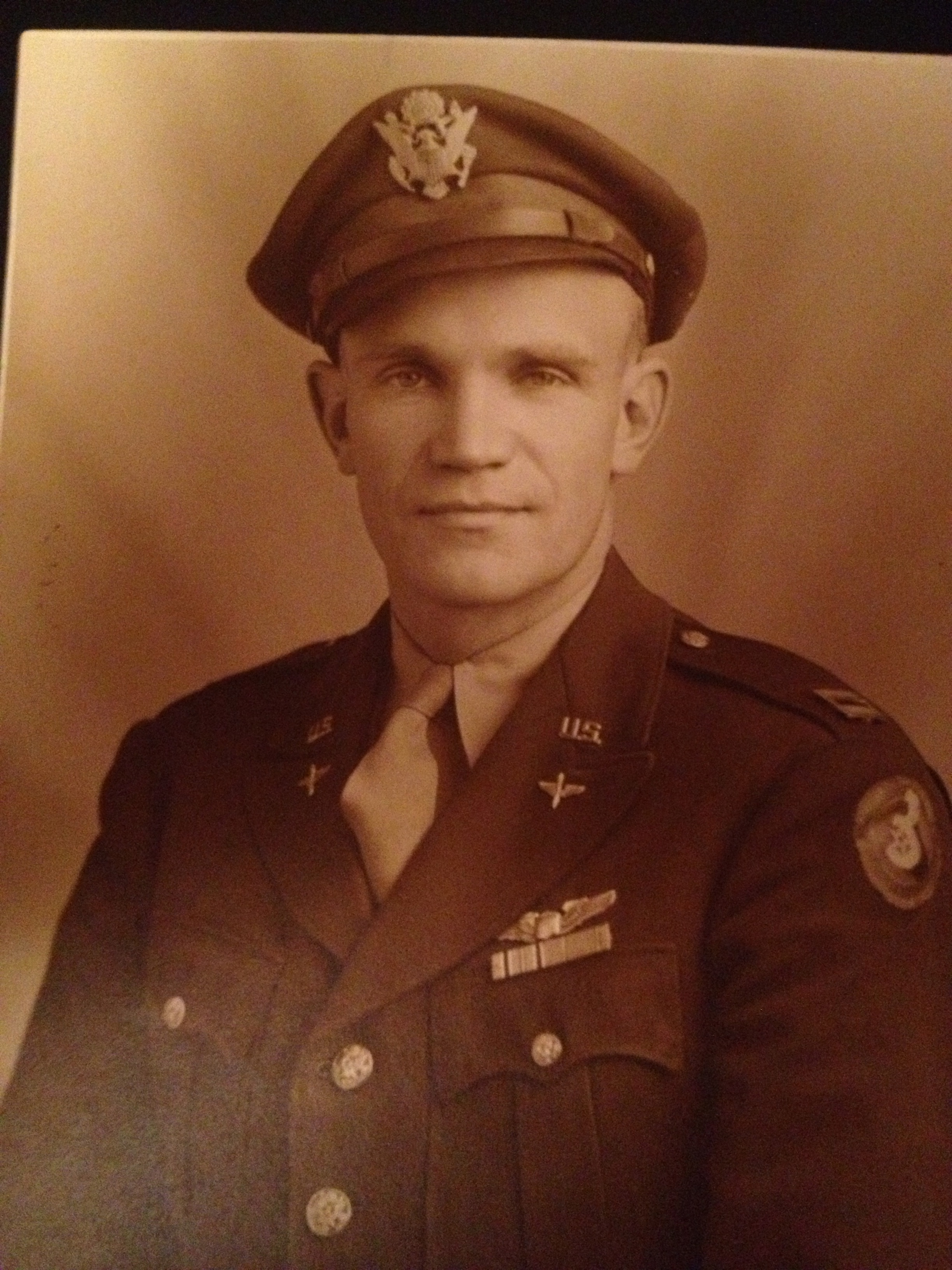 Photo of Lt. Col. E.E. Lundak hanging in wartime museum.