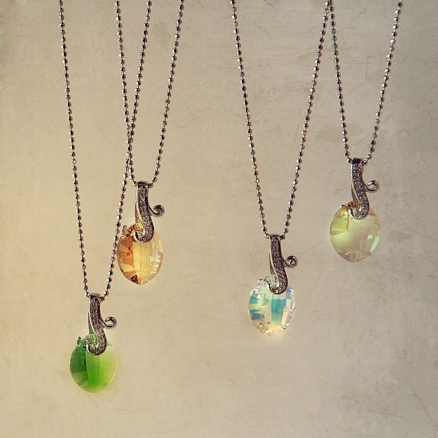 Pure Leaf Pendants from the GIFT collection