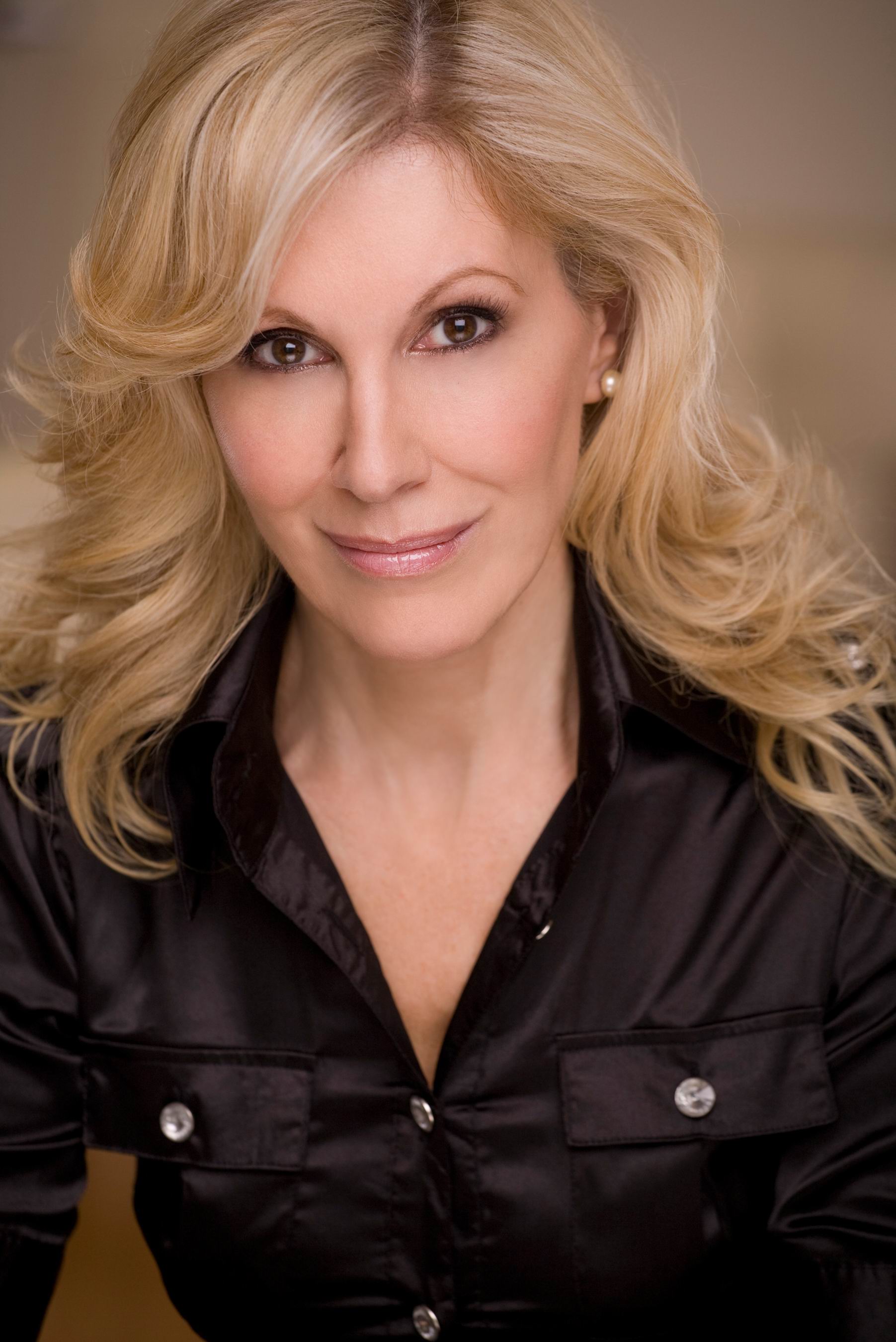 The Cougar Club was founded by internationally known dating/relationship expert and TV personality, Lucia Demasi.