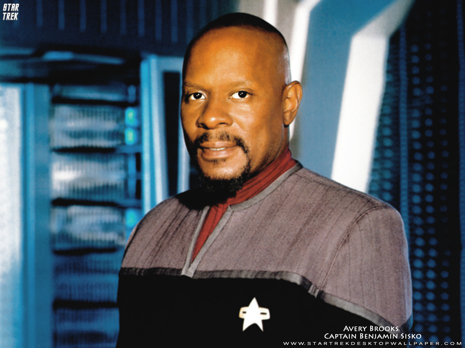Avery Brooks as Commander Benjamin Sisko in Star Trek Deep Space 9